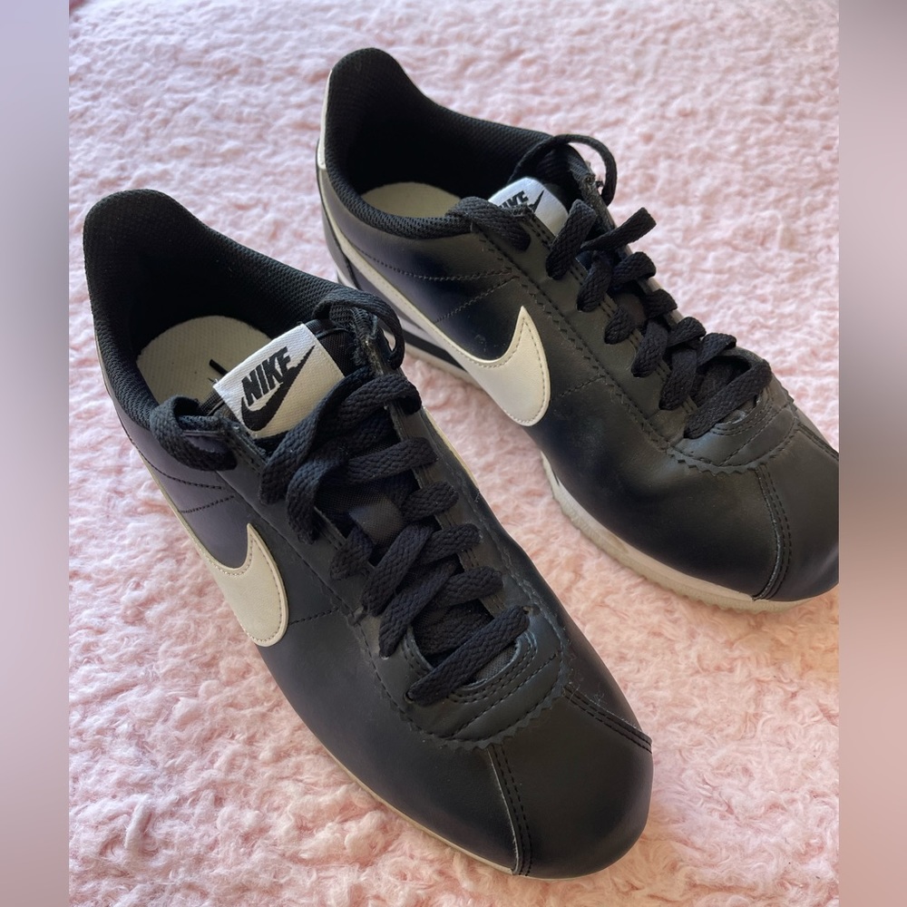 Nike Cortez Basic Leather Women’s Size 7.5 Black White 807471-010 no box - Picture 2 of 11